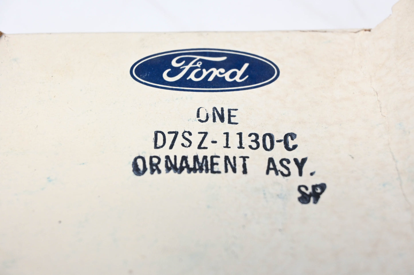 New OEM Ford D7SZ-1130-C Wheel Center Ornament Cap Assembly NOS
