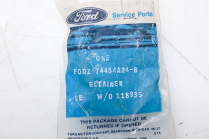New OEM Ford FODZ-74454A24-B, F0DZ-74454A24-B Retainer NOS