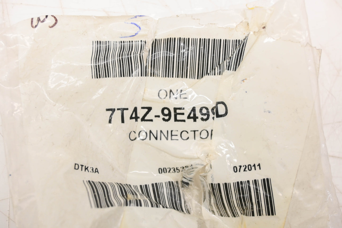 New OEM Ford 7T4Z-9E499-D Connector NOS