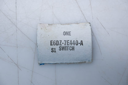 New OEM Ford E6DZ-7E440-A Oil Pressure Switch Assembly NOS