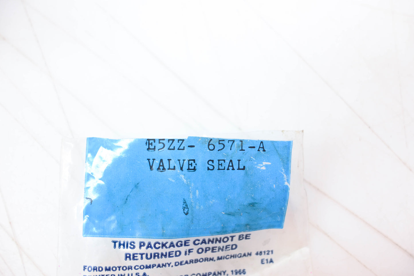 New OEM Ford E5ZZ-6571-A Engine Valve Stem Seals Qty 4 NOS