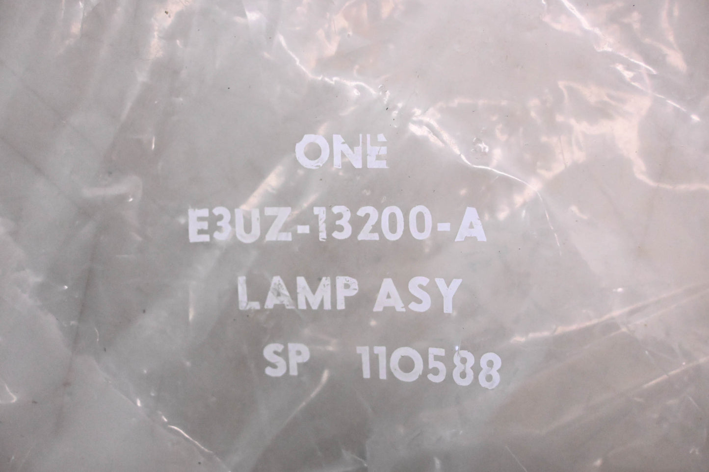 New OEM Ford E3UZ-13200-A Amber Parking Lamp Assembly NOS