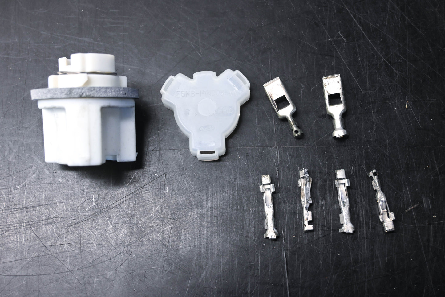 New OEM Ford E8PZ-13411-C Taillight Socket Repair Kit NOS