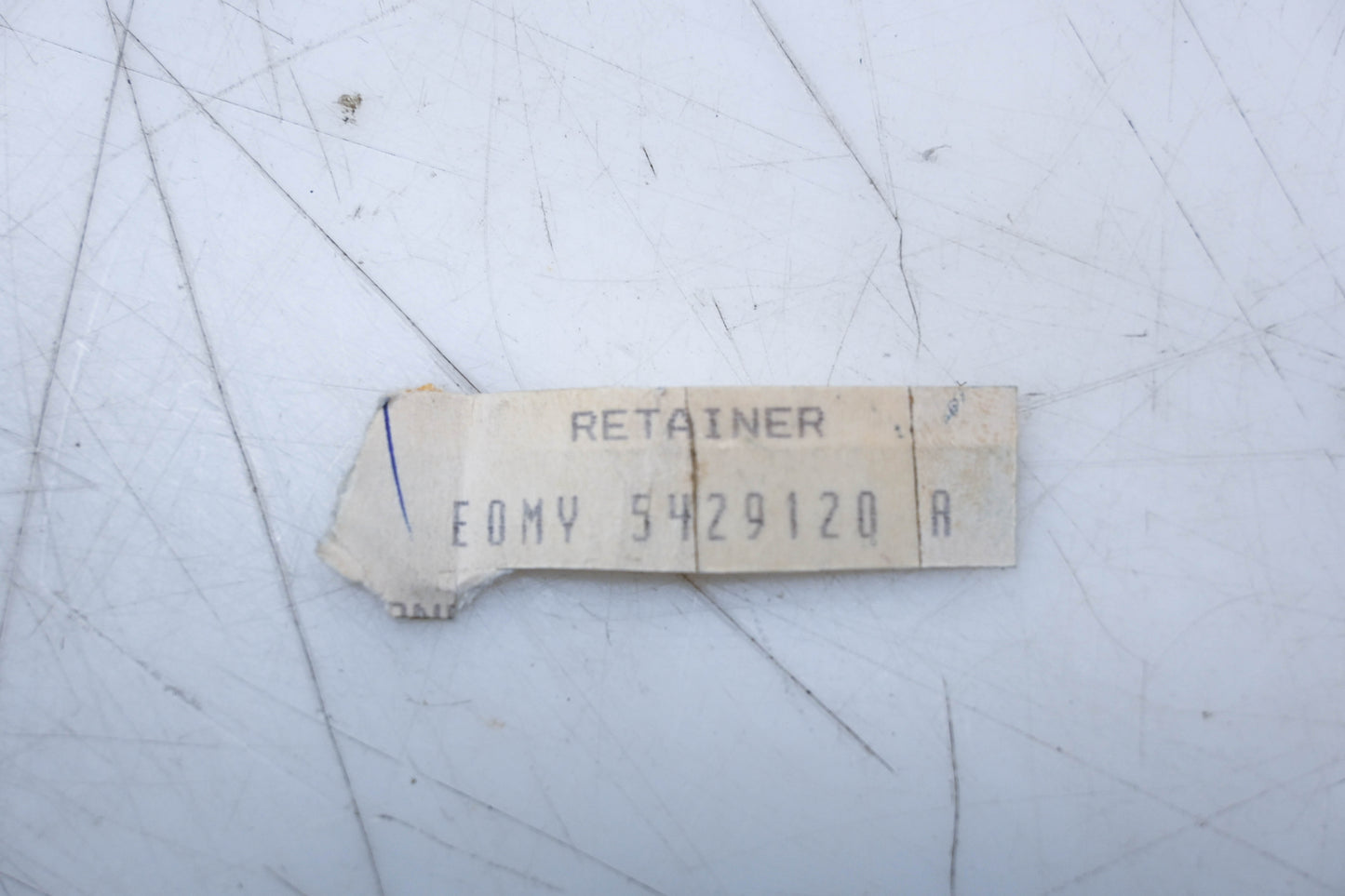 New OEM Ford EOMY-5429120-A, E0MY-5429120-A Retainer NOS