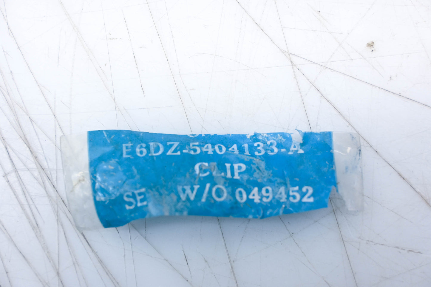 New OEM Ford E6DZ-5404133-A Clip NOS