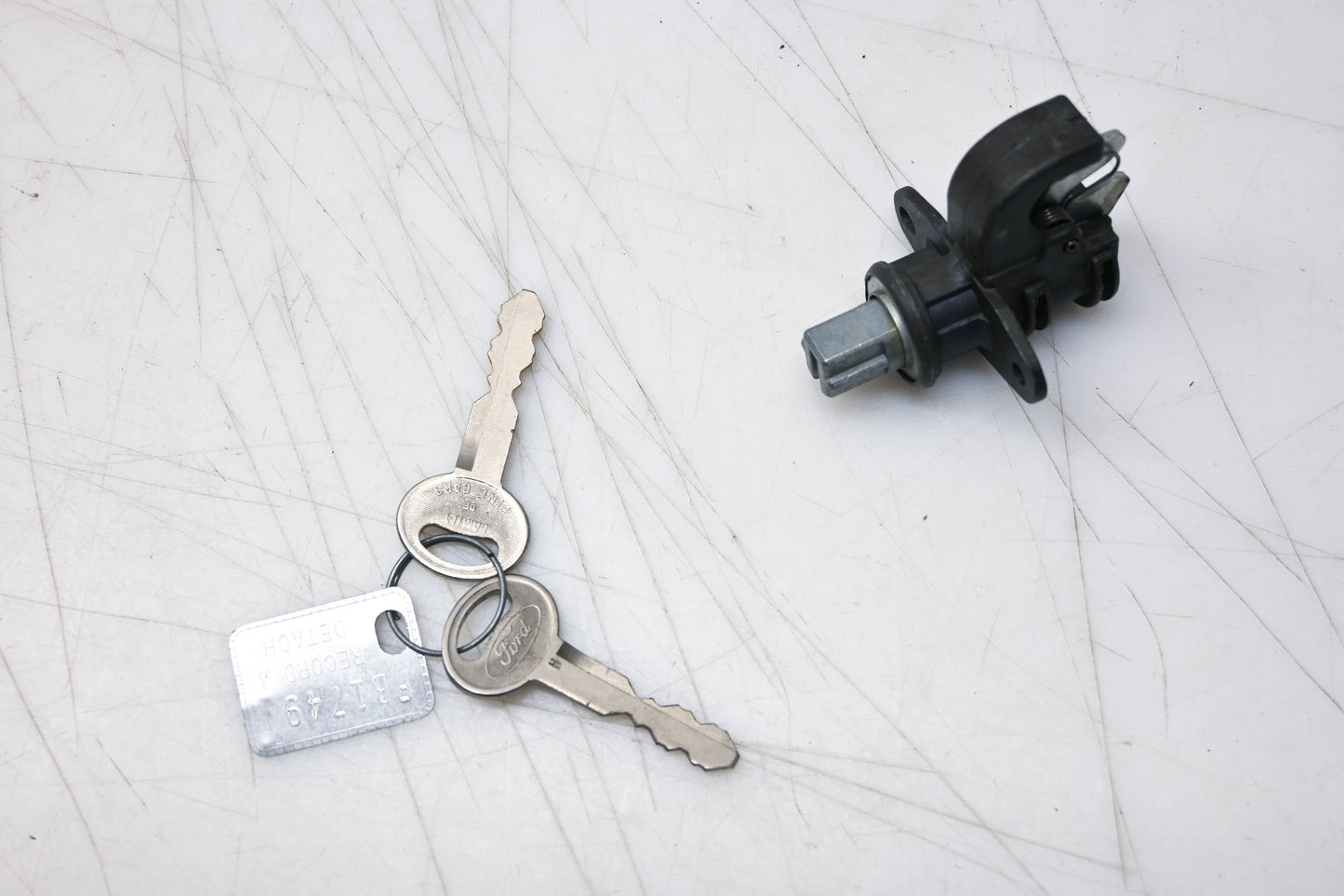 New OEM Ford E3TZ-1006072-B Glove Box Latch Assembly Kit NOS