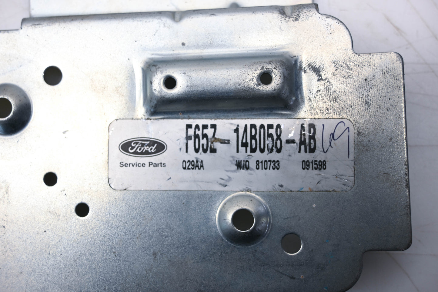 New OEM Ford F65Z-14B058-AB Bracket Assembly NOS