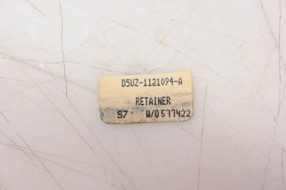 New OEM Ford D5UZ-1121094-A Body Side Moulding Retainer NOS