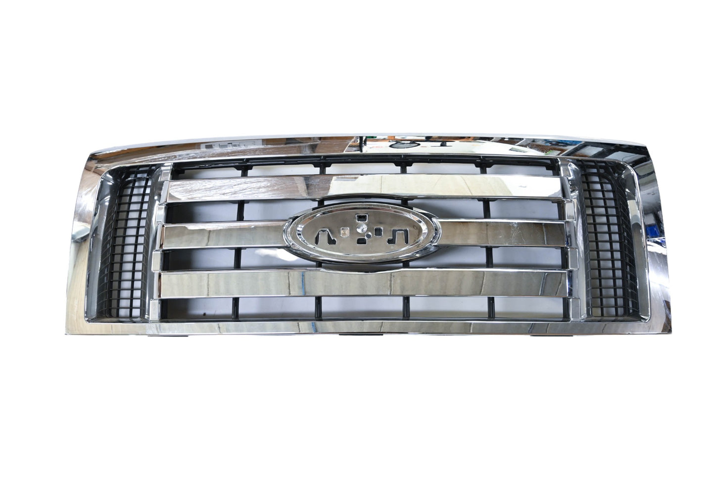 New OEM Ford FO1200511PP, 9L3Z8200D Grille Assembly NOS