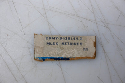 New OEM Ford D9MY-5429144-A Body Side Moulding Retainer NOS