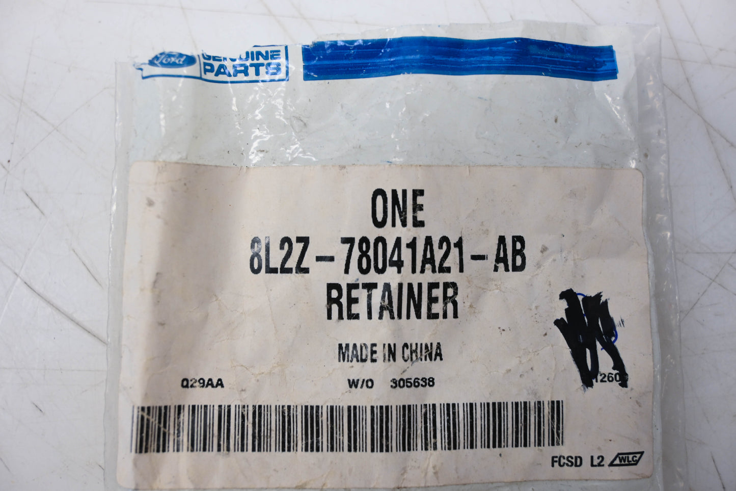 New OEM Ford 8L2Z-78041A21-AB Retainer NOS