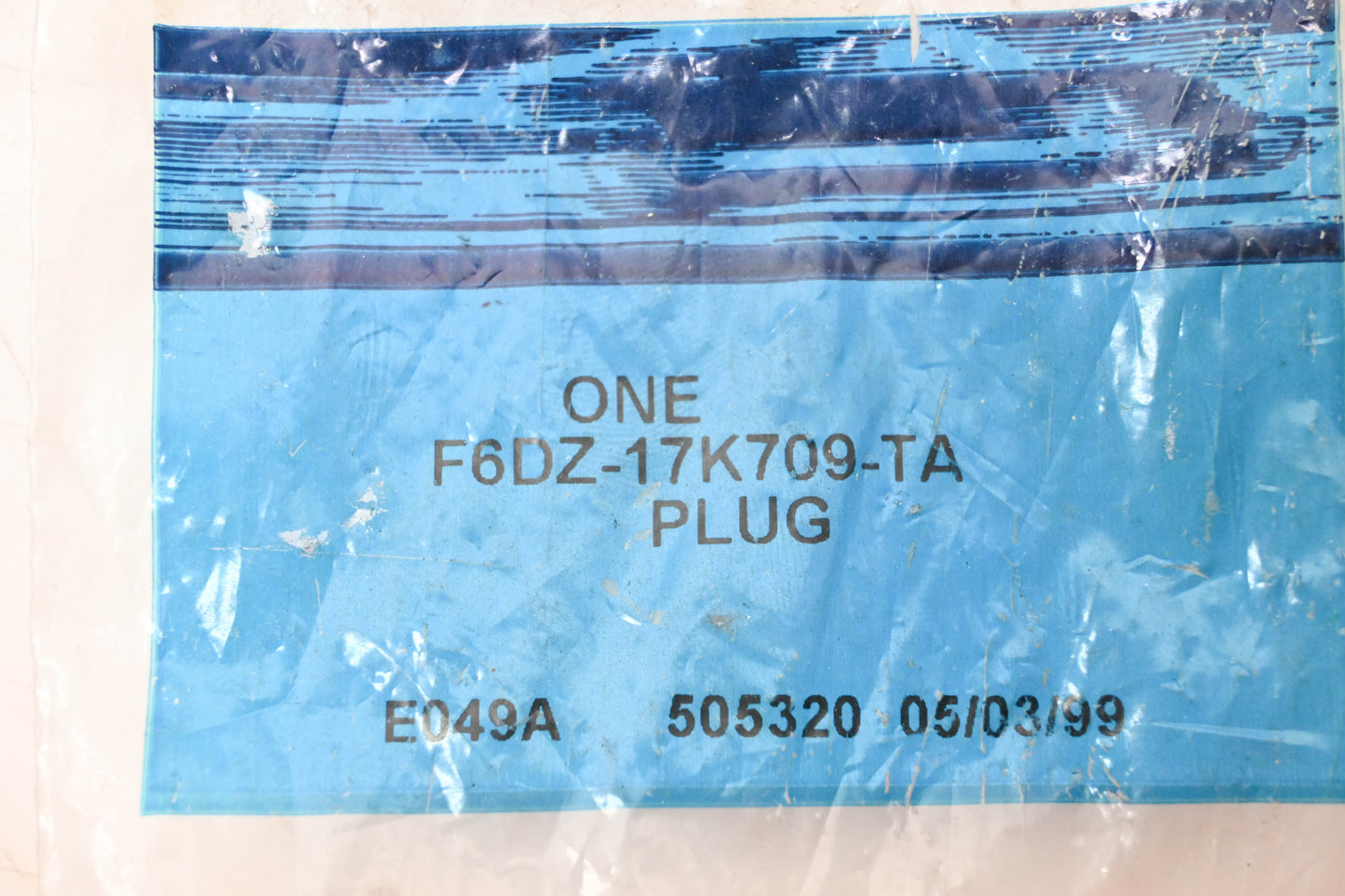 New OEM Ford F6DZ-17K709-TA Support Bracket/ Plug NOS