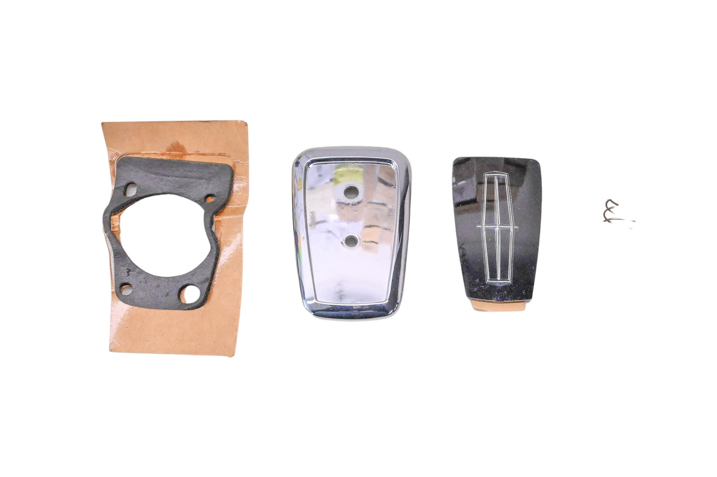 New OEM Ford F40Y-5443600-B Lincoln Emblem Lock Assembly Kit NOS