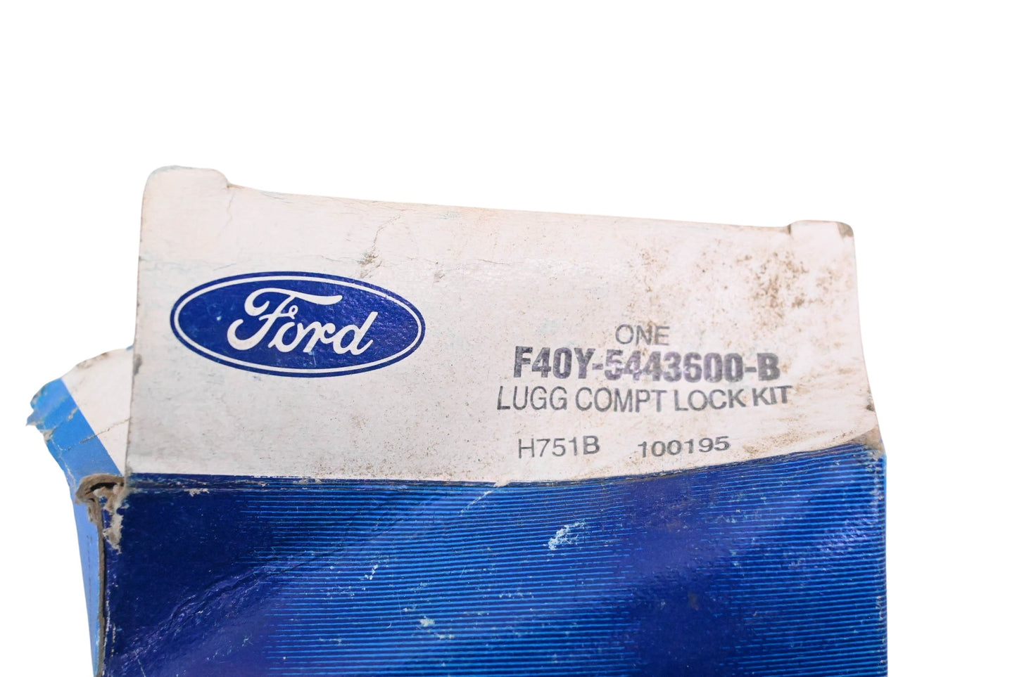 New OEM Ford F40Y-5443600-B Lincoln Emblem Lock Assembly Kit NOS