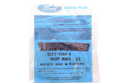 New OEM Ford D1FZ-7064-B Output Shaft Snap Ring NOS