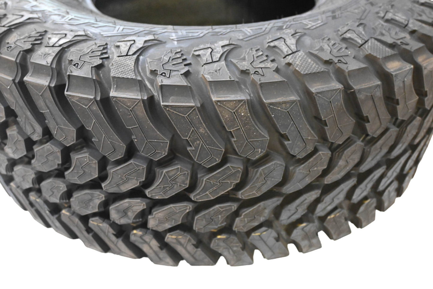 Maxxis Tires117-22 Liberty 32x10.00R014 255/902R014 Tire NOS