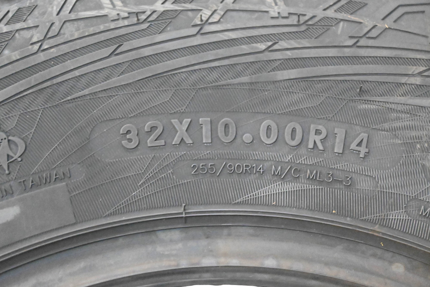 Maxxis Tires117-22 Liberty 32x10.00R014 255/902R014 Tire NOS