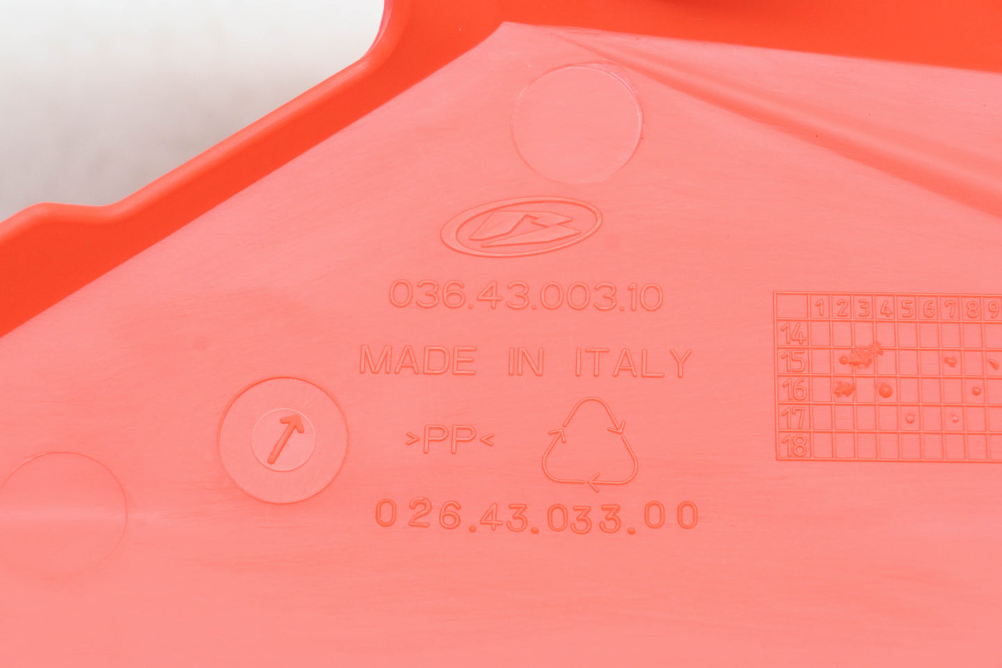 Beta 036.43.003.10, 026.43.033.00 Red Rear Fender NOS