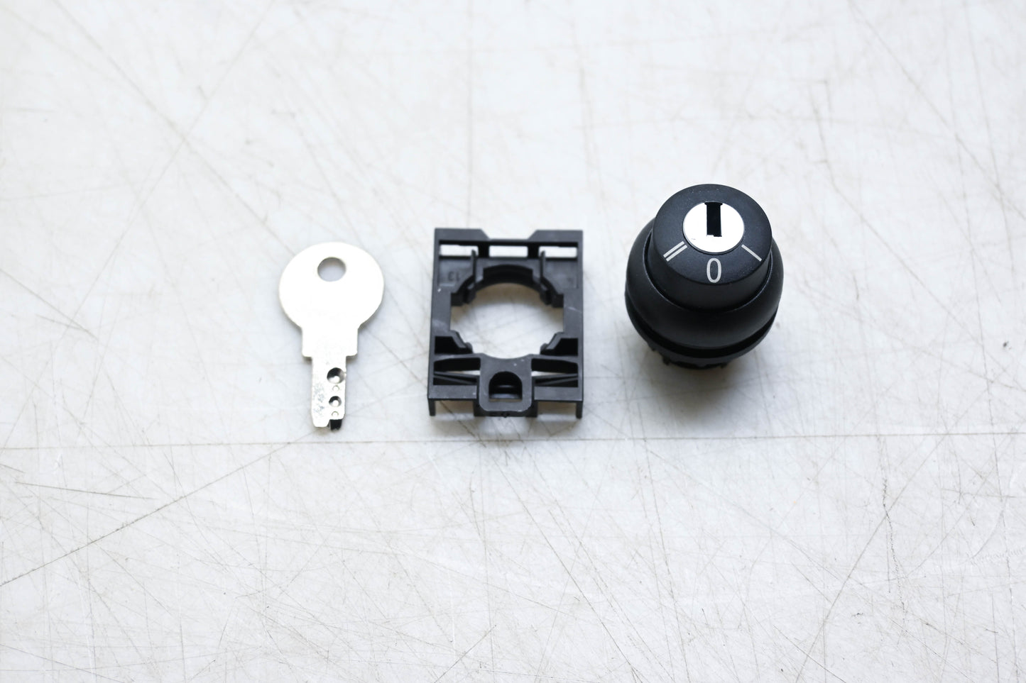 Eaton M22S-WS3 Selector Switch and Key NOS