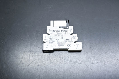 Allen-Bradley 700-HLT12, 700-TBR224 Terminal Block with Relay NOS