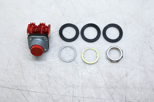 Allen-Bradley 800TC-B6D2 30mm Momentary Push Button NOS