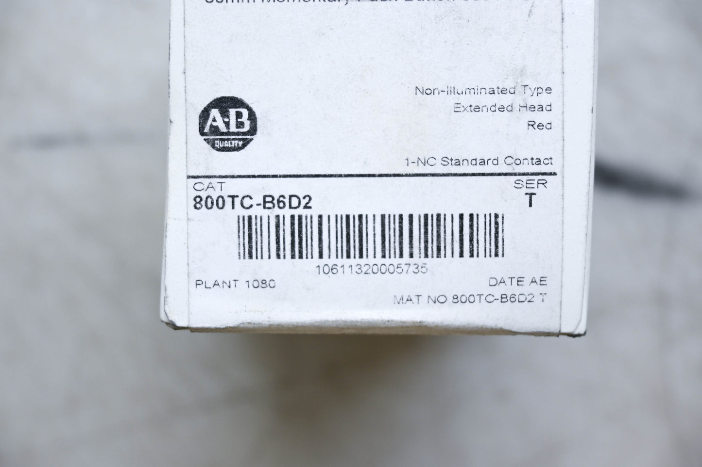 Allen-Bradley 800TC-B6D2 30mm Momentary Push Button NOS