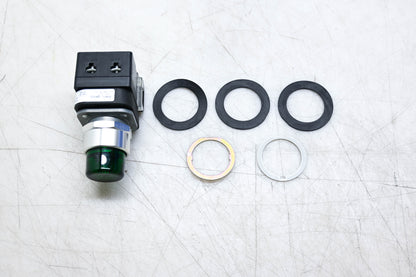 Allen-Bradley 800TC-QBH2G 30mm Green Momentary Push Button NOS