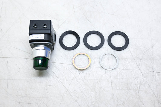 Allen-Bradley 800TC-QBH2G 30mm Green Momentary Push Button NOS