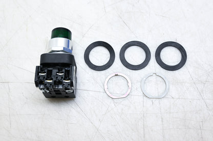 Allen-Bradley 800TC-QBH2G 30mm Green Momentary Push Button NOS