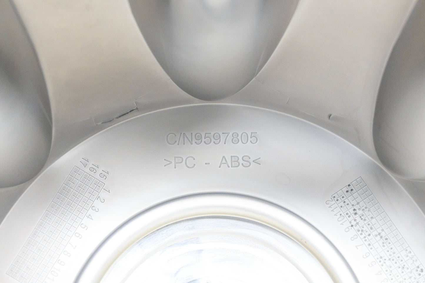 GM 9597805 11-22 Silverado 3500 HD Dually Chrome Rear Center Cap NOS