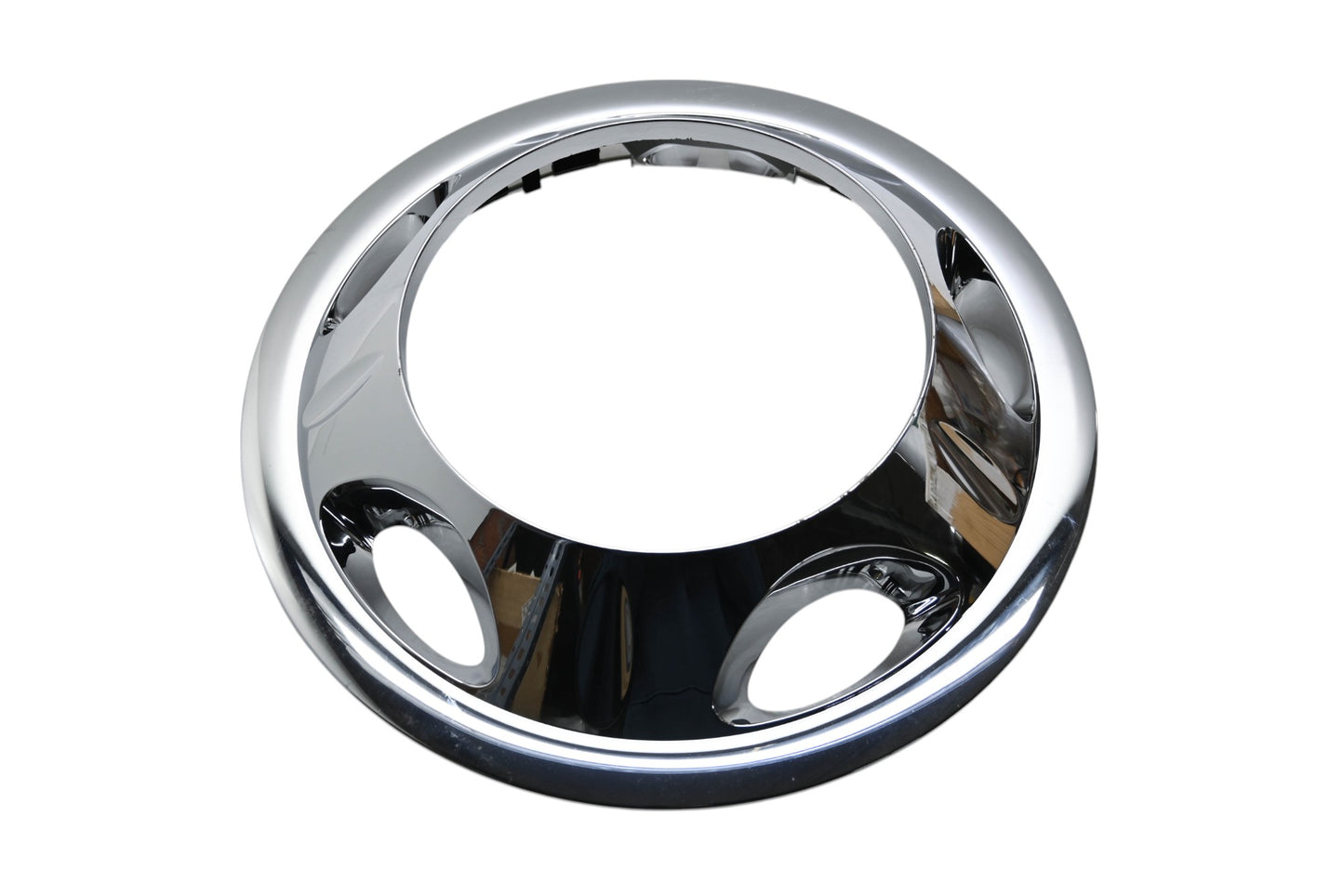 GM 9597814 11-24 Sierra & Silverado 3500 Dually Front Wheel Trim