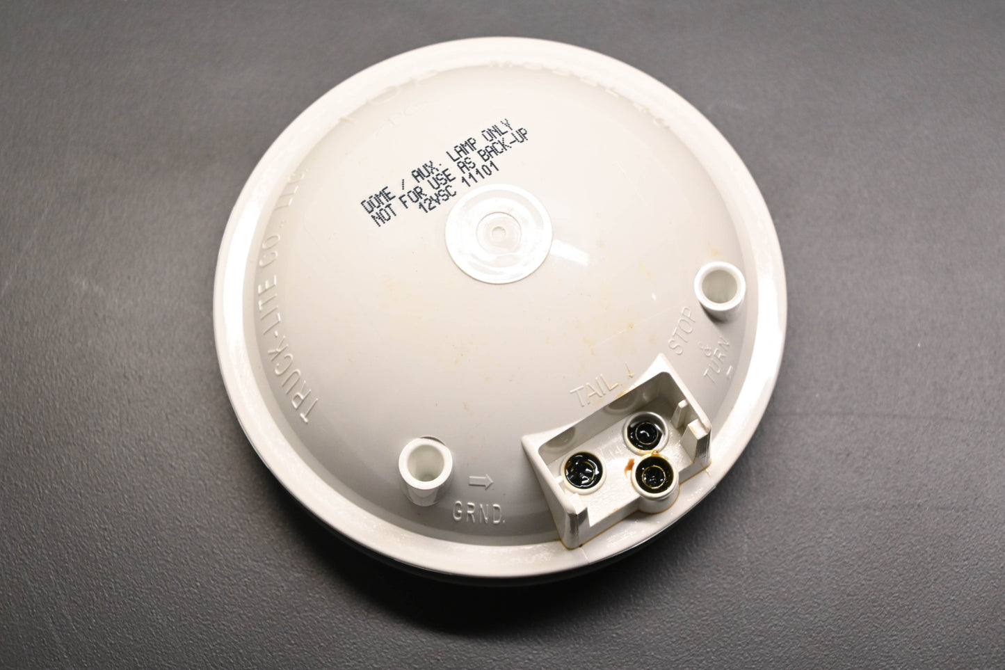 Truck-Lite 40203, 735111012252 Model 40 Dome Lamp NOS