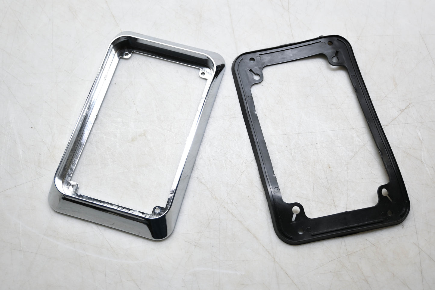 Whelen 01-0442626-00 600 Series LED Chrome Flange & Gasket