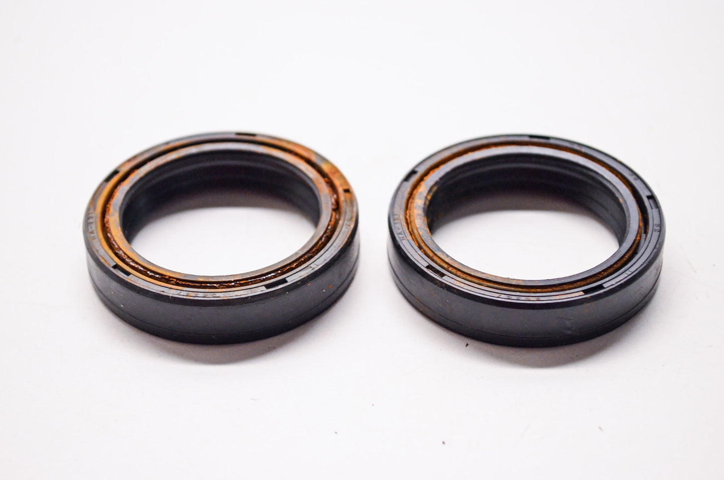 Oil Seal Harley Davidson FXRSE Qty 2 NOS