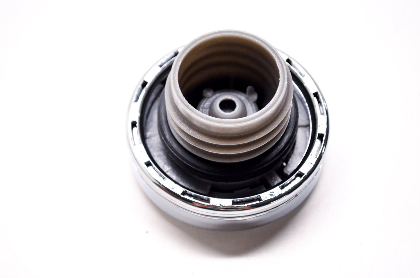 Custom Chrome 26-577, 61102-83A Vented Screw In Gas Cap Right Side Single Cap NO