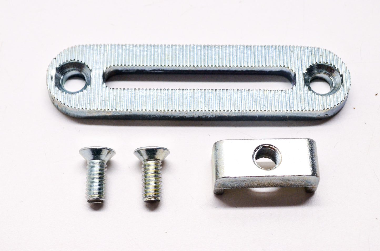 V-Twin 18-3622, 39998-65A Anchor Plate w/ Nut Kit Harley Davidson NOS