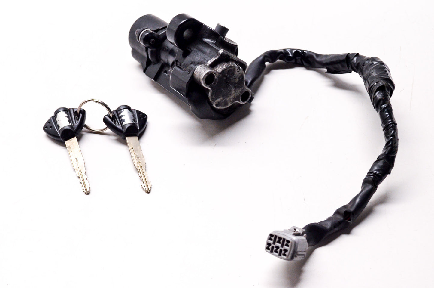 Ignition Switch Assembly w/ 2 Suzuki Keys