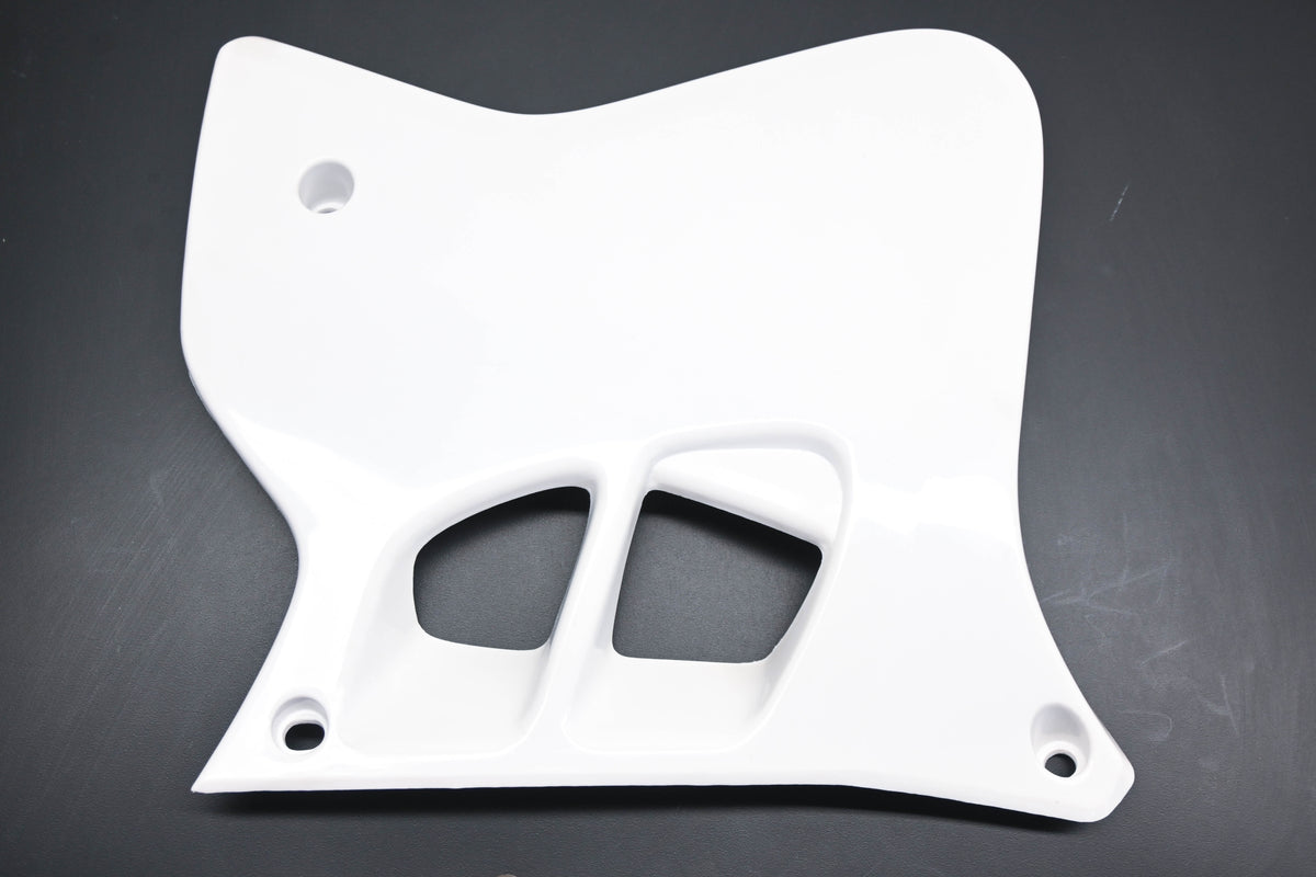 New OEM Yamaha 4EW-21731-00-00 White Left Radiator Shroud NOS