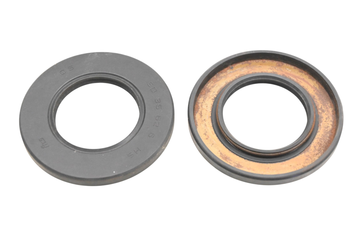 New OEM Yamaha 93102-35109-00 Oil Seals Qty 2 NOS
