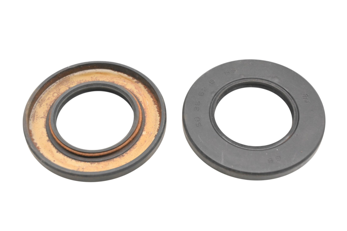 New OEM Yamaha 93102-35109-00 Oil Seals Qty 2 NOS