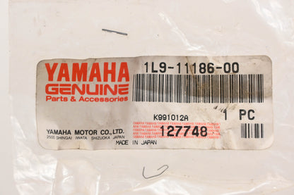 New OEM Yamaha 1L9-11186-00-00 Cylinder Head Side Cover Cap NOS