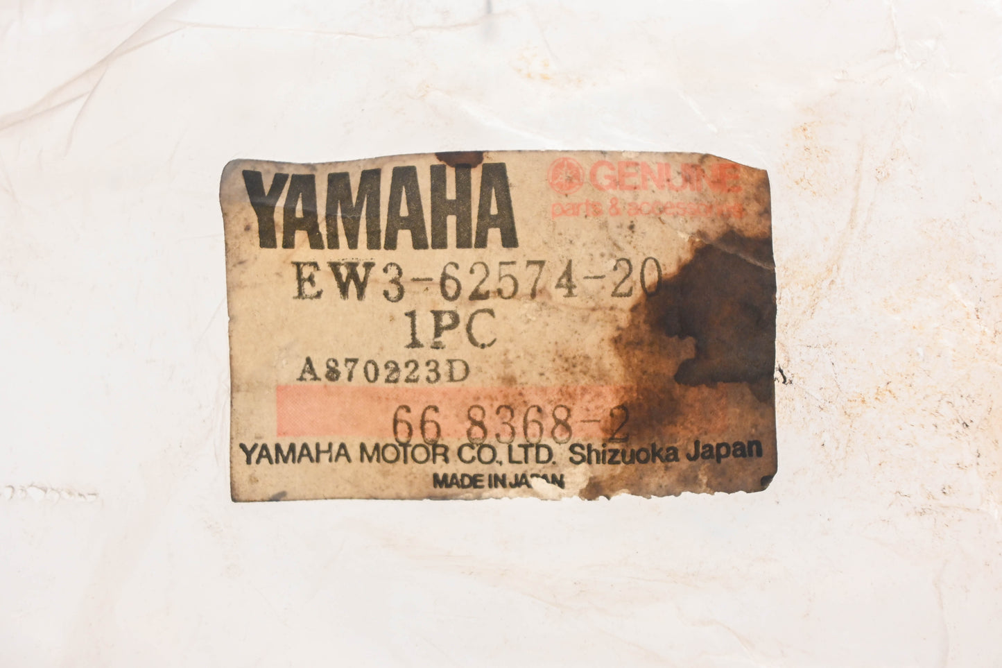 New OEM Yamaha EW3-62574-20-00 Right Gunwale Stern Cap NOS