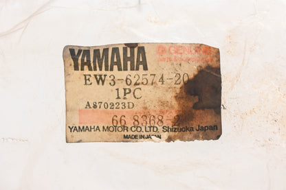 New OEM Yamaha EW3-62574-20-00 Right Gunwale Stern Cap NOS