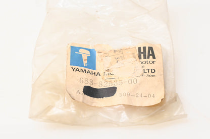 New OEM Yamaha 688-82535-00-00 Plug NOS
