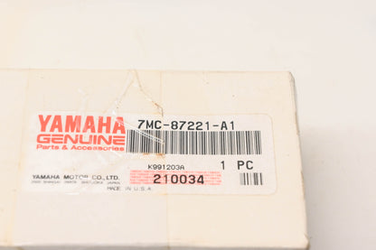 New OEM Yamaha 7MC-87221-A1-00, 99999-04283-00 Receptacle NOS