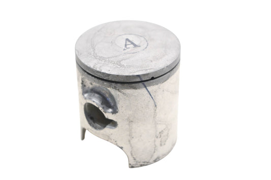New OEM Yamaha 4ES-11631-01-A0 Piston NOS
