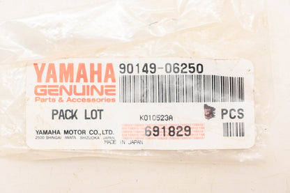 New OEM Yamaha 90149-06250-00 Special Shaped Screws NOS