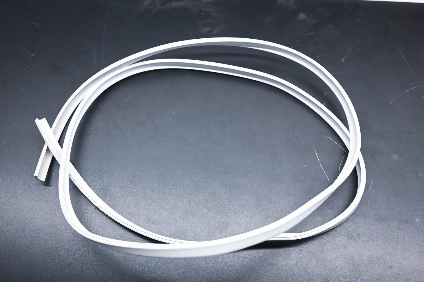 New OEM Yamaha GP7-U2519-50-00 White Gunwale Trim NOS