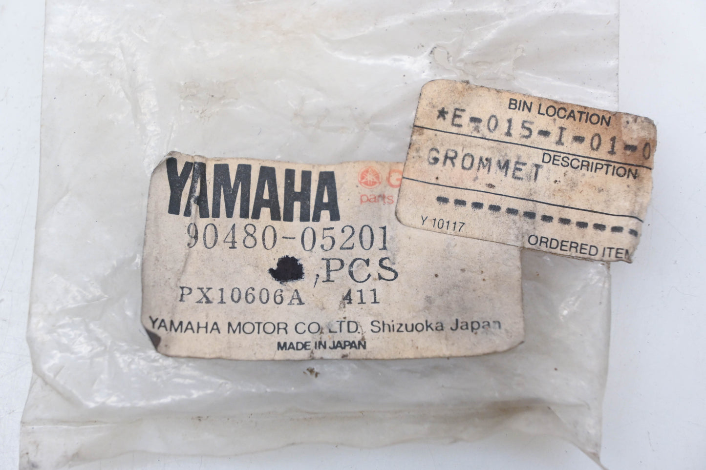 New OEM Yamaha 90480-05201-00 Grommet NOS