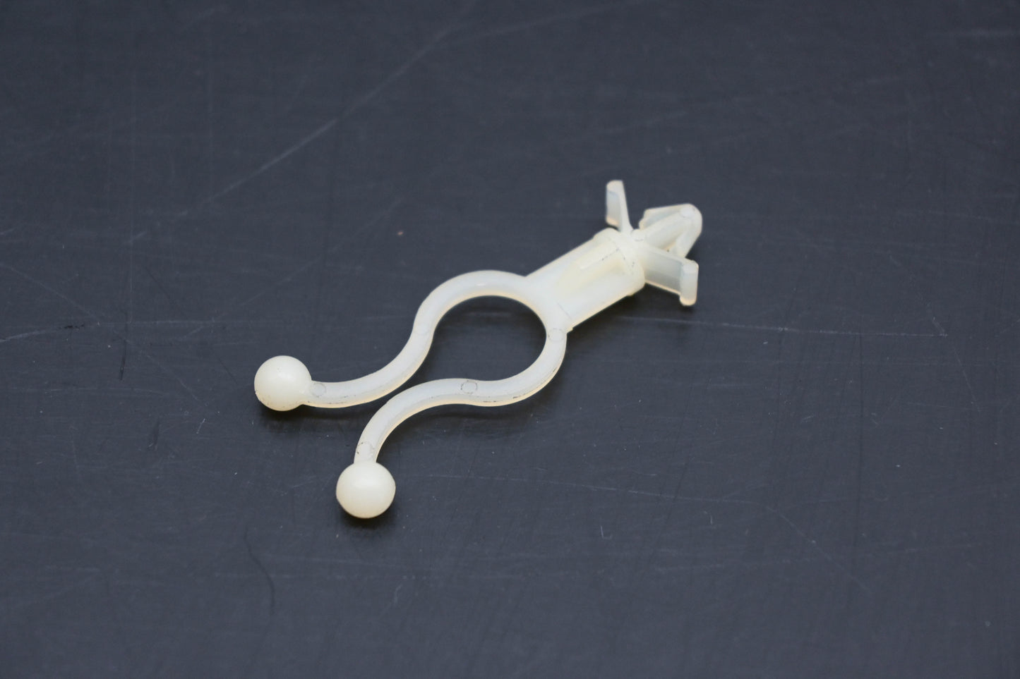 New OEM Yamaha 90464-11816-00 Clamp Clip NOS